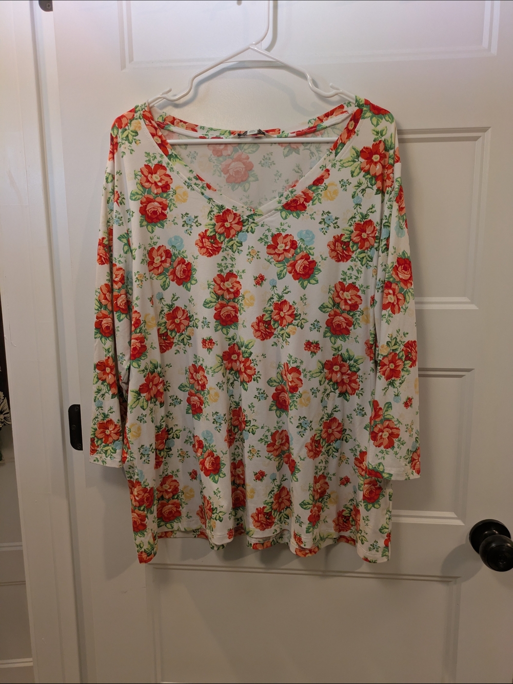 🔴 3/$15  Women’s Floral V-Neck Long Sleeve Top - White with Red Floral
